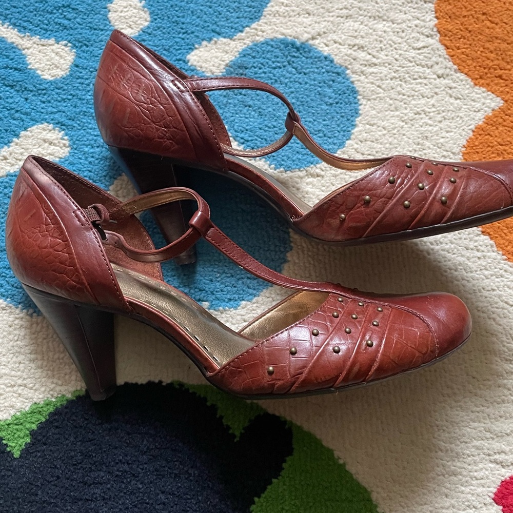 Vintage Gianni Bini brown heels with little studs, size 7.5 US